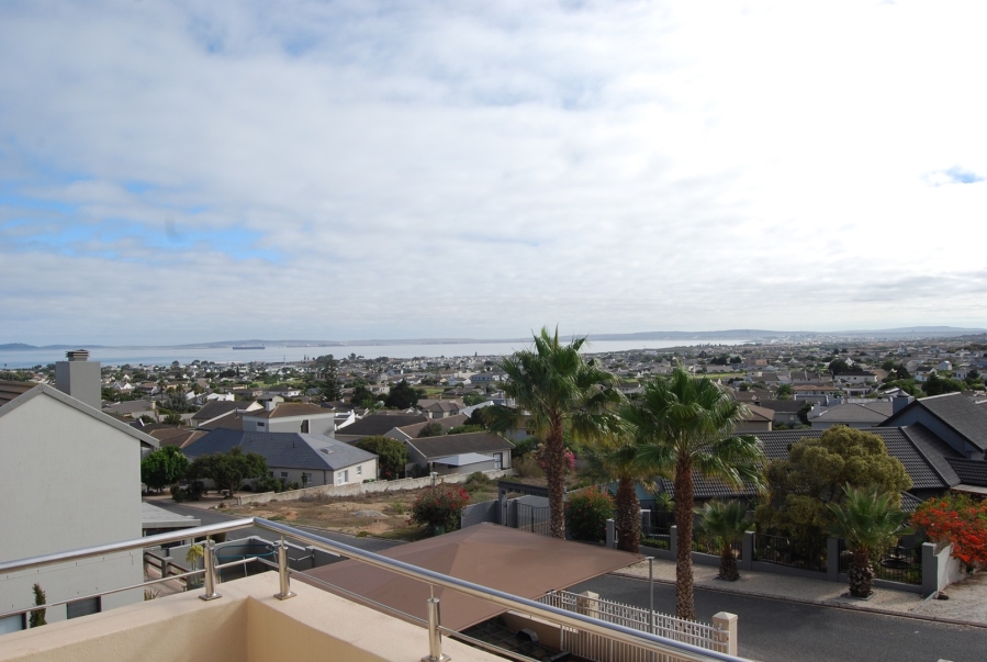 5 Bedroom Property for Sale in Country Club Western Cape